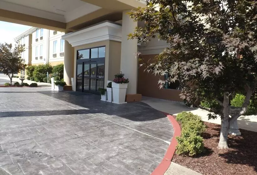 Отель Holiday Inn Express Lexington Southwest Nicholasville, An Ihg