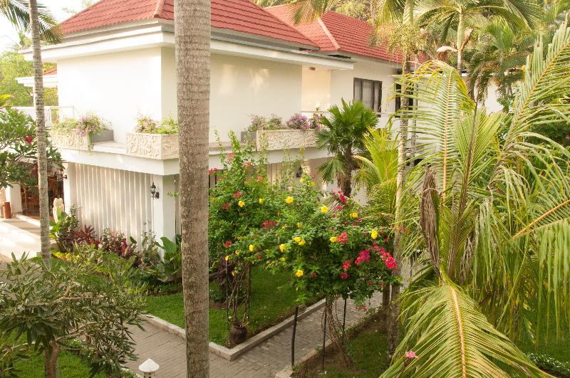 ホテル Puri Saron  Senggigi