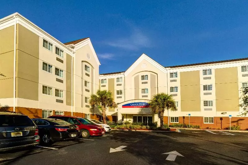 هتل Candlewood Suites Fort Myers Interstate 75, An Ihg