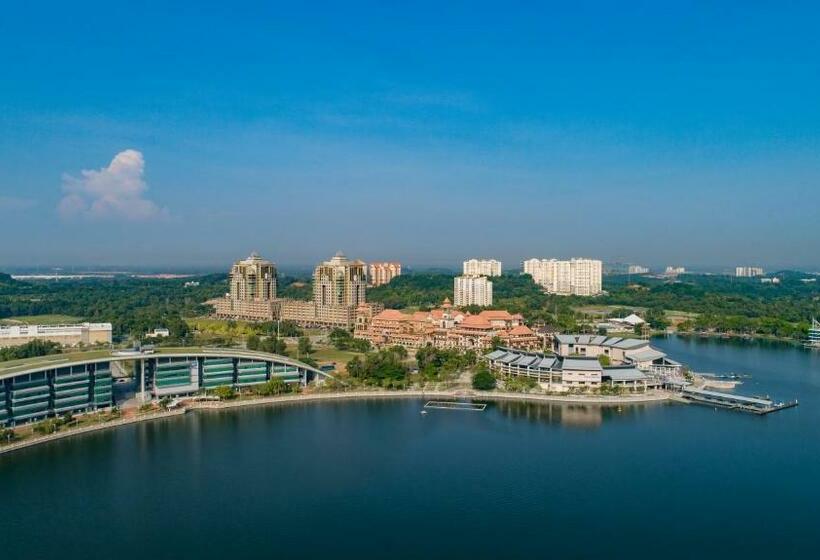 فندق Doubletree By Hilton Putrajaya Lakeside