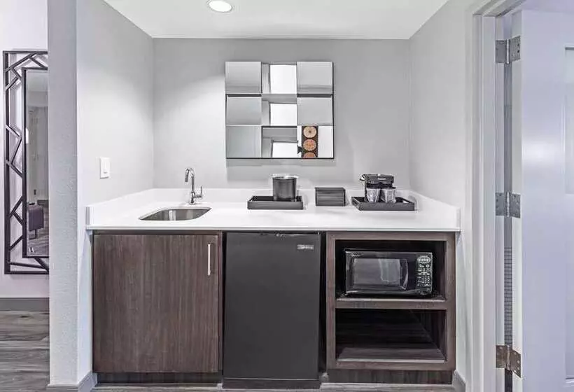 فندق Embassy Suites By Hilton Houston Energy Corridor