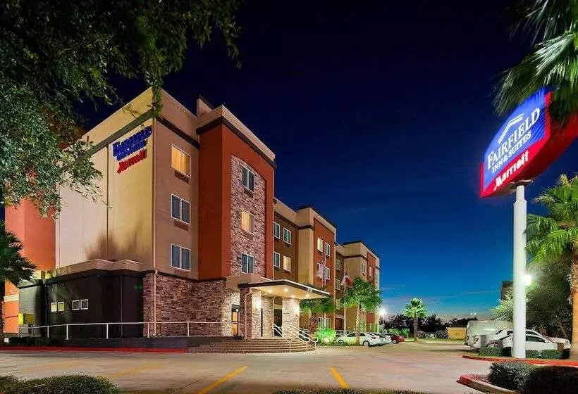ホテル Fairfield Inn & Suites Houston Hobby Airport