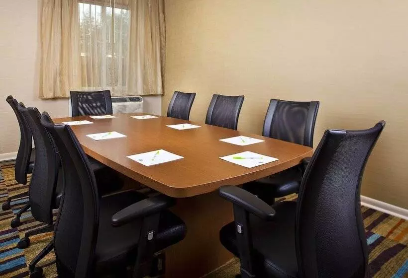 ホテル Fairfield Inn & Suites Houston Hobby Airport