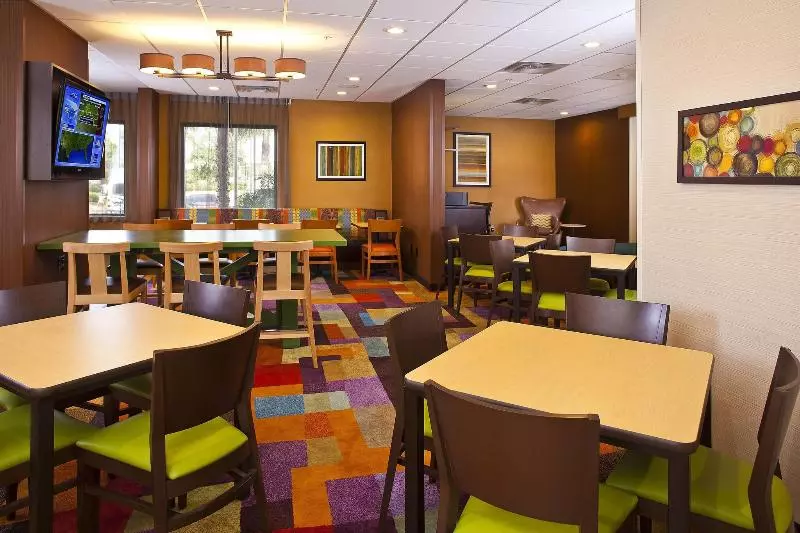 ホテル Fairfield Inn & Suites Houston Hobby Airport
