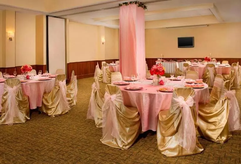 هتل Four Points By Sheraton Jacksonville Baymeadows