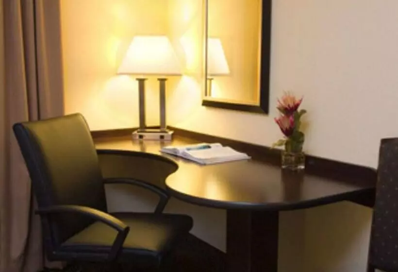 هتل Hampton Inn & Suites Orlandojohn Young Pkwy/s. Park