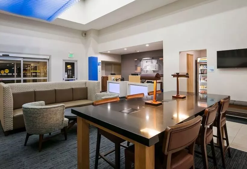 Holiday Inn Express Hotel & Suites Everett, An Ihg