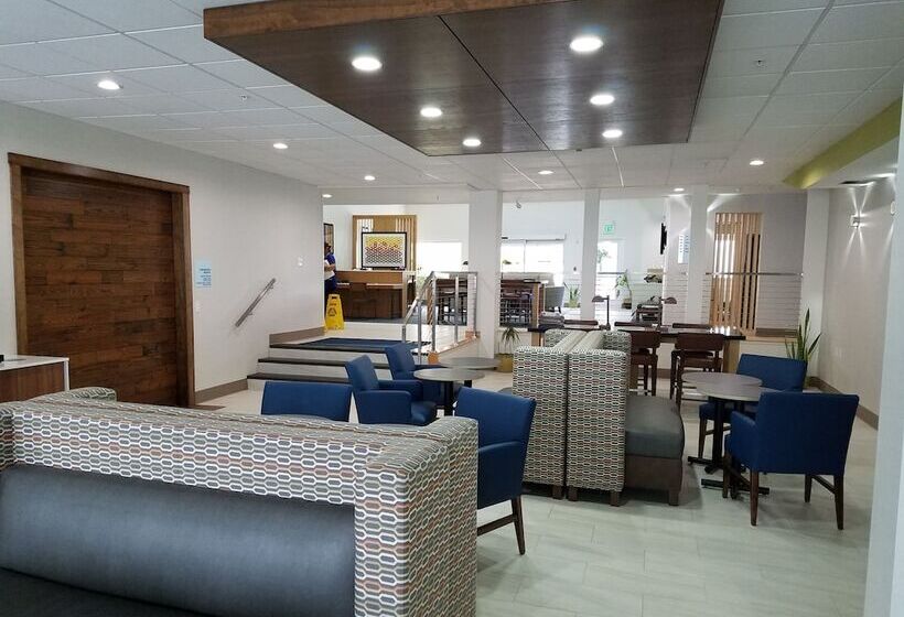 Holiday Inn Express Hotel & Suites Everett, An Ihg