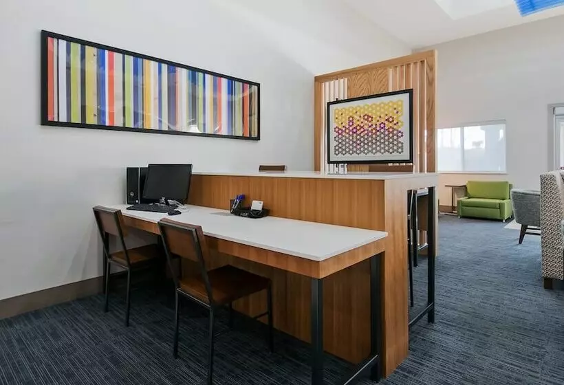 Holiday Inn Express Hotel & Suites Everett, An Ihg