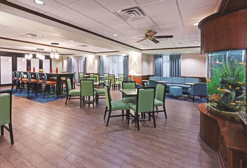 Отель La Quinta Inn & Suites By Wyndham Corpus Christin Padre Isl