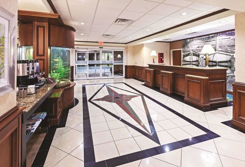 Отель La Quinta Inn & Suites By Wyndham Corpus Christin Padre Isl