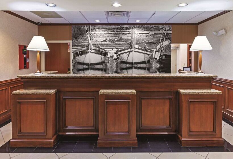 Отель La Quinta Inn & Suites By Wyndham Corpus Christin Padre Isl