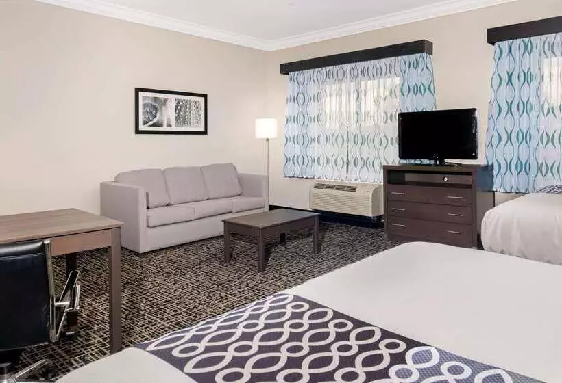 Отель La Quinta Inn & Suites By Wyndham Corpus Christin Padre Isl