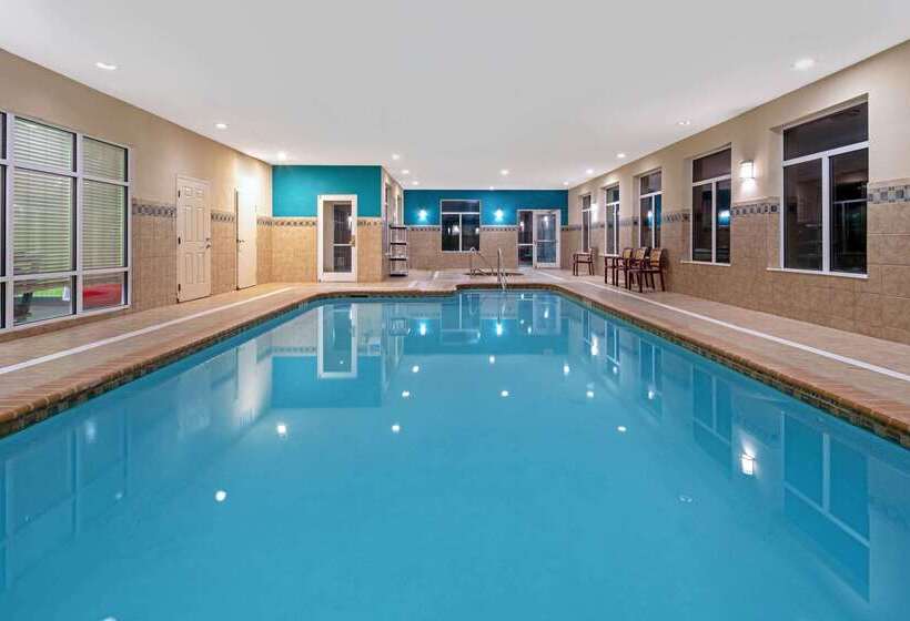 Отель La Quinta Inn & Suites By Wyndham Corpus Christin Padre Isl