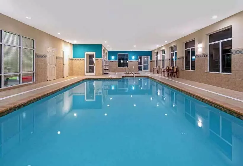 Отель La Quinta Inn & Suites By Wyndham Corpus Christin Padre Isl