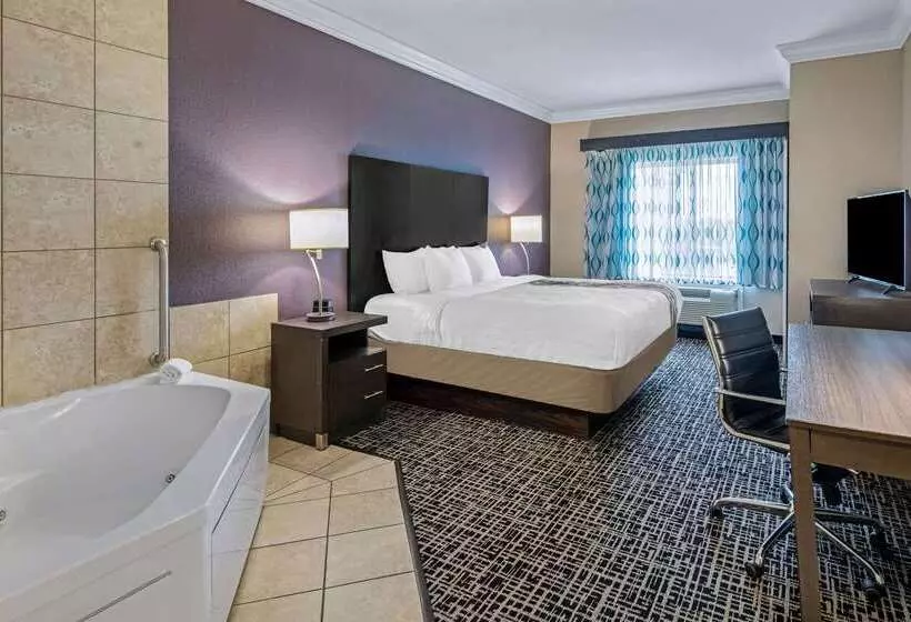 Отель La Quinta Inn & Suites By Wyndham Corpus Christin Padre Isl