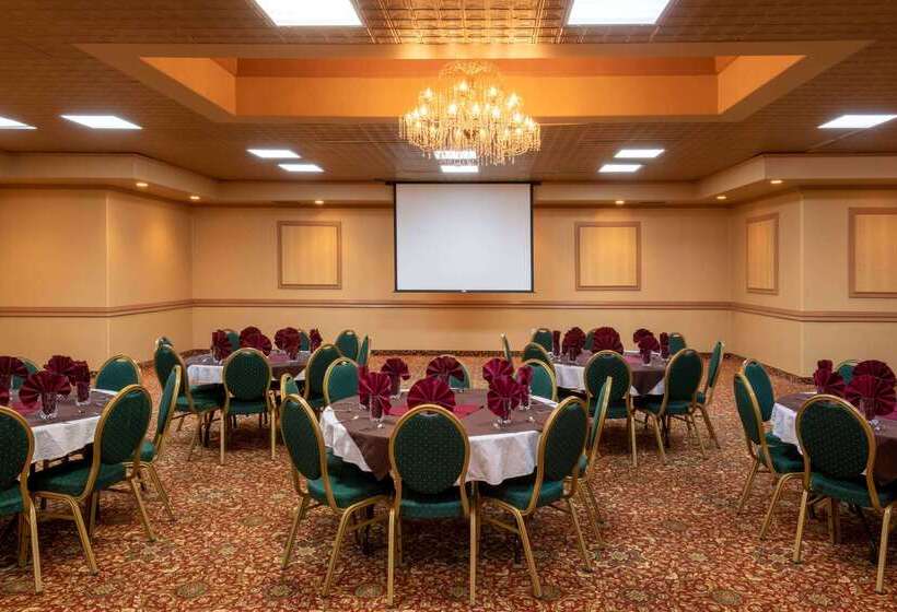 فندق La Quinta By Wyndham Fairbanks Airport