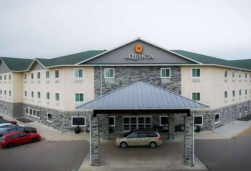 فندق La Quinta By Wyndham Fairbanks Airport