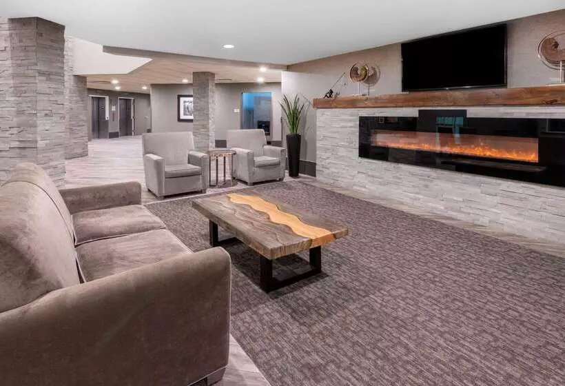 Отель La Quinta By Wyndham Fairbanks Airport