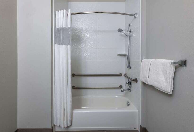 فندق La Quinta By Wyndham Fairbanks Airport