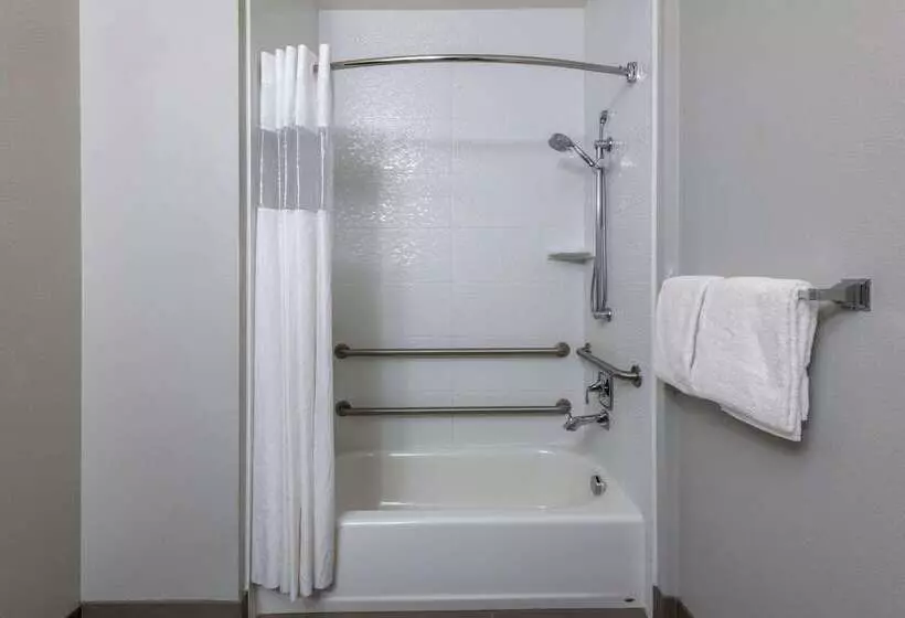 Отель La Quinta By Wyndham Fairbanks Airport