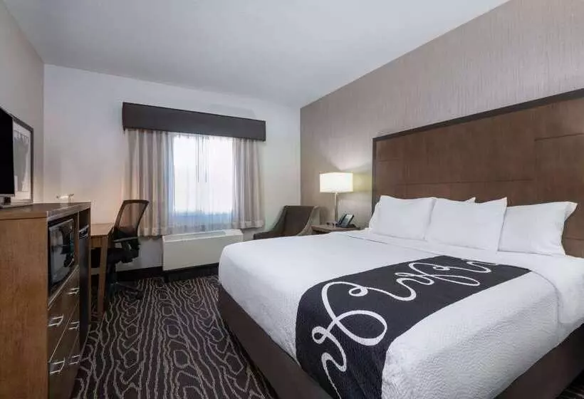 Отель La Quinta By Wyndham Fairbanks Airport