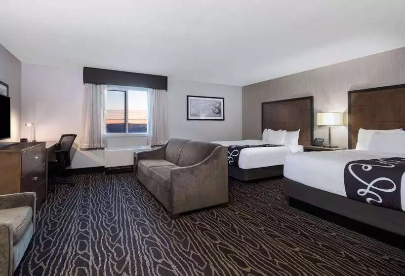 Отель La Quinta By Wyndham Fairbanks Airport