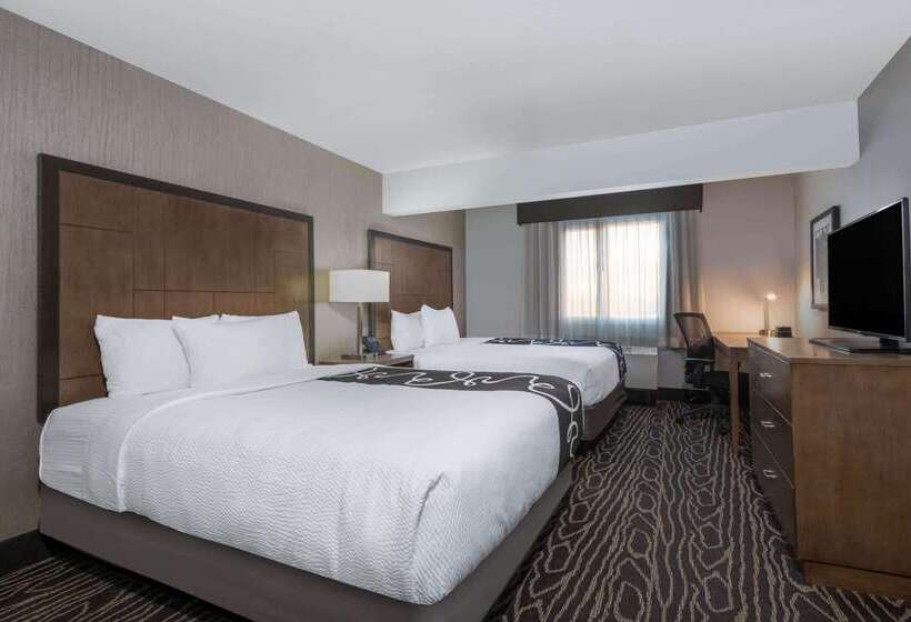 فندق La Quinta By Wyndham Fairbanks Airport