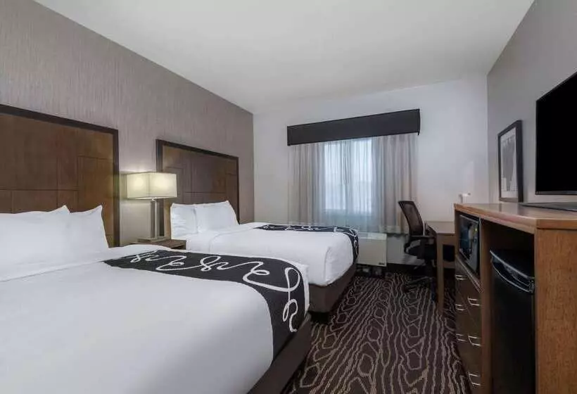 Отель La Quinta By Wyndham Fairbanks Airport