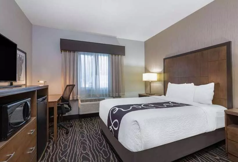 Отель La Quinta By Wyndham Fairbanks Airport