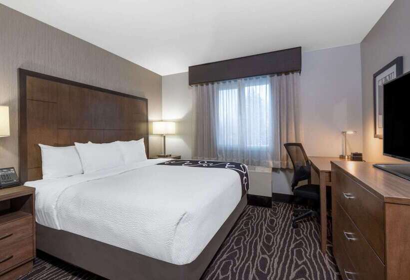 فندق La Quinta By Wyndham Fairbanks Airport