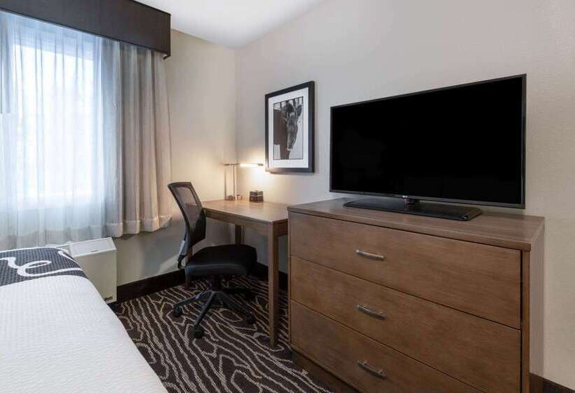 فندق La Quinta By Wyndham Fairbanks Airport