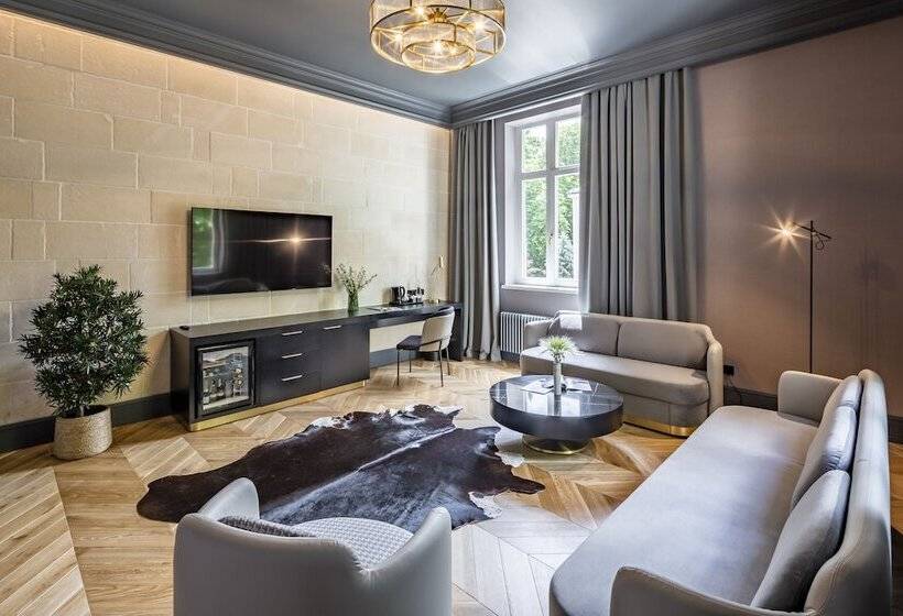 فندق Lion S Castle