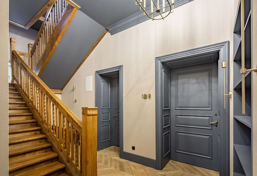 فندق Lion S Castle