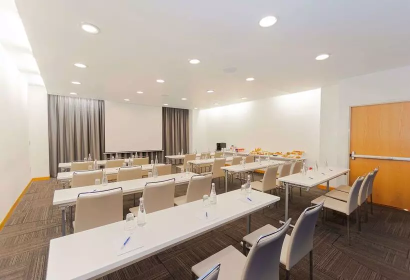 Отель NH Queretaro