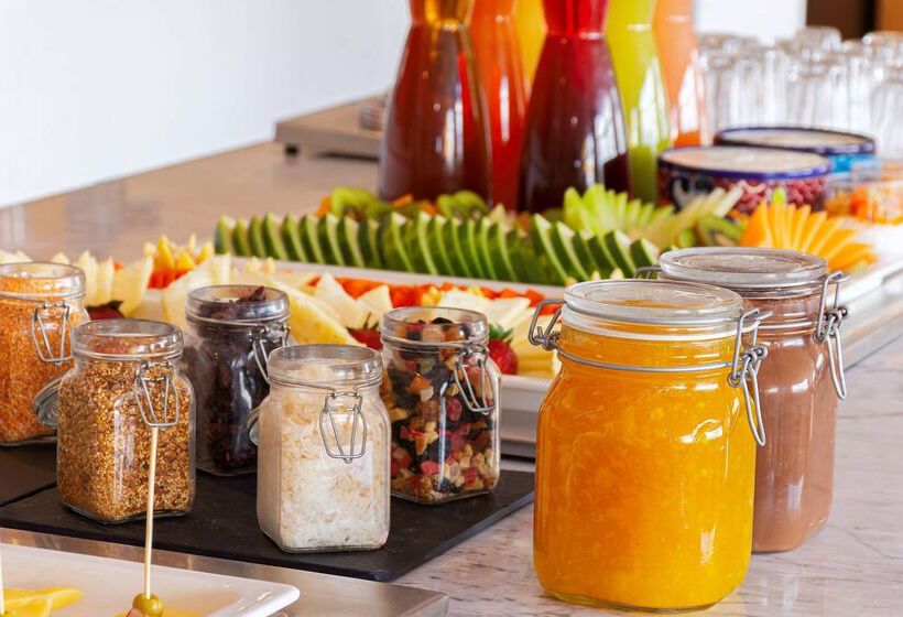 Отель NH Queretaro