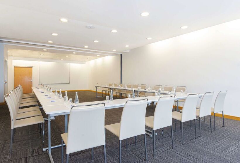 Отель NH Queretaro