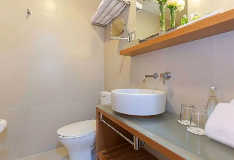 Отель NH Queretaro