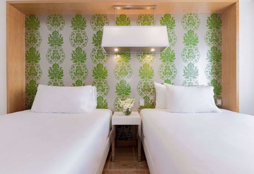 Отель NH Queretaro