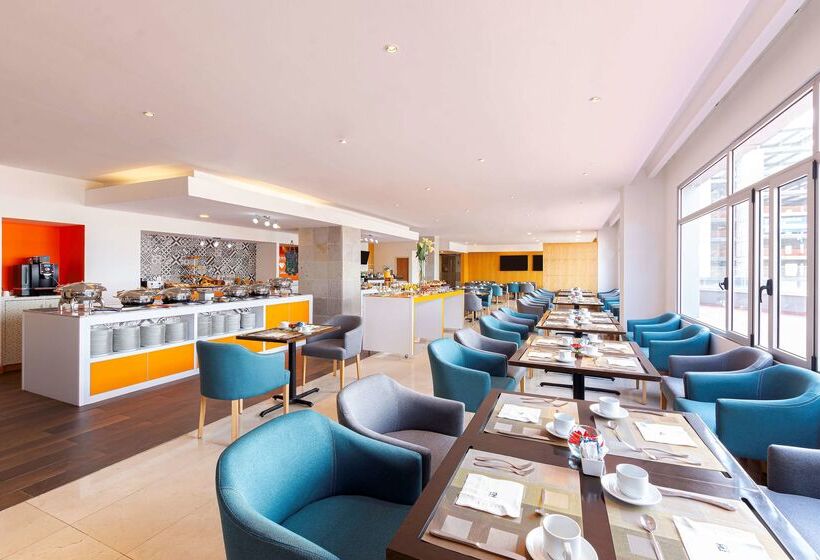 Отель NH Queretaro