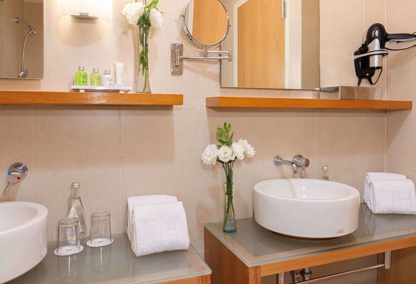 Отель NH Queretaro