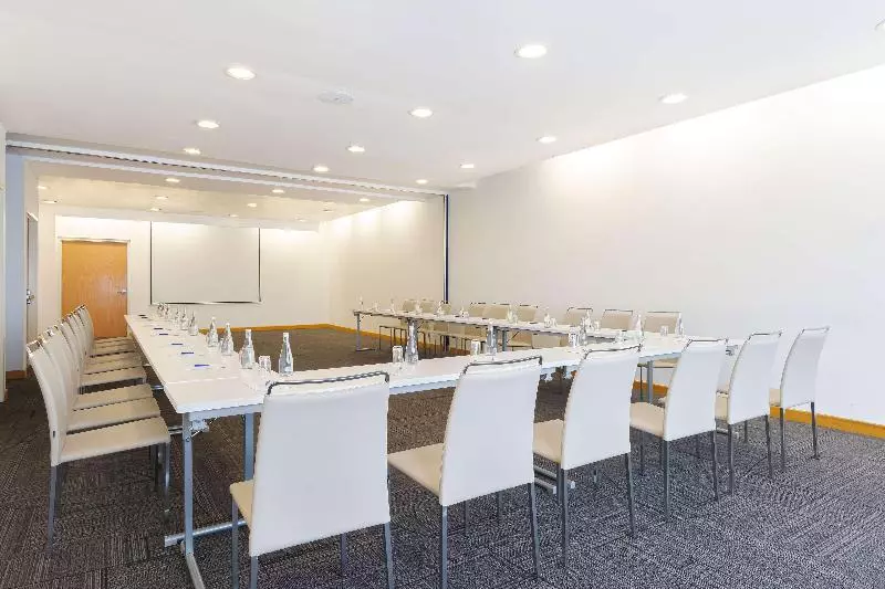 Отель NH Queretaro