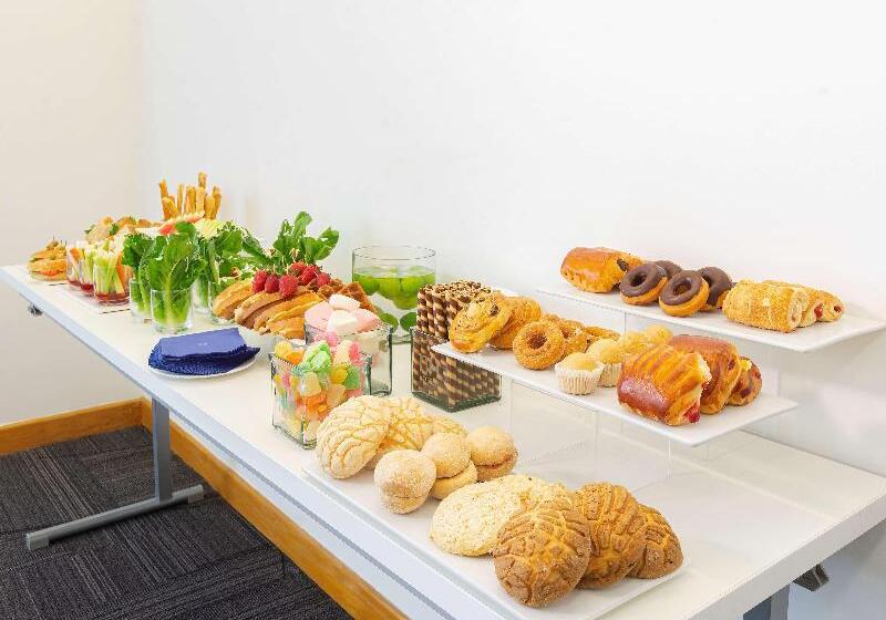 Отель NH Queretaro