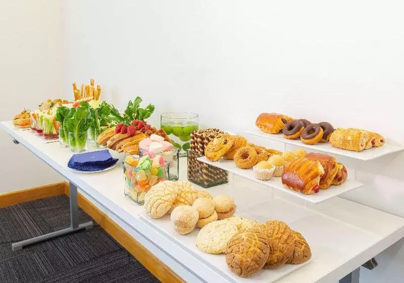 Отель NH Queretaro