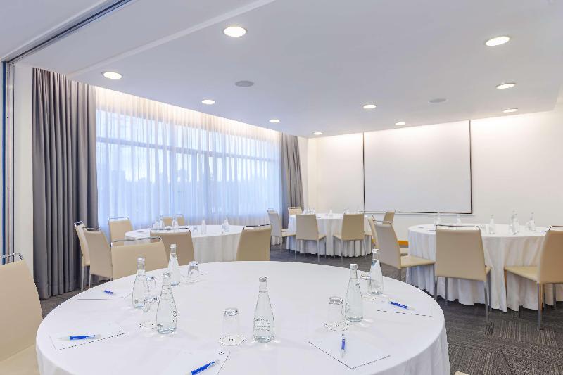 Отель NH Queretaro