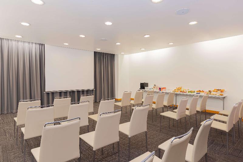 Отель NH Queretaro