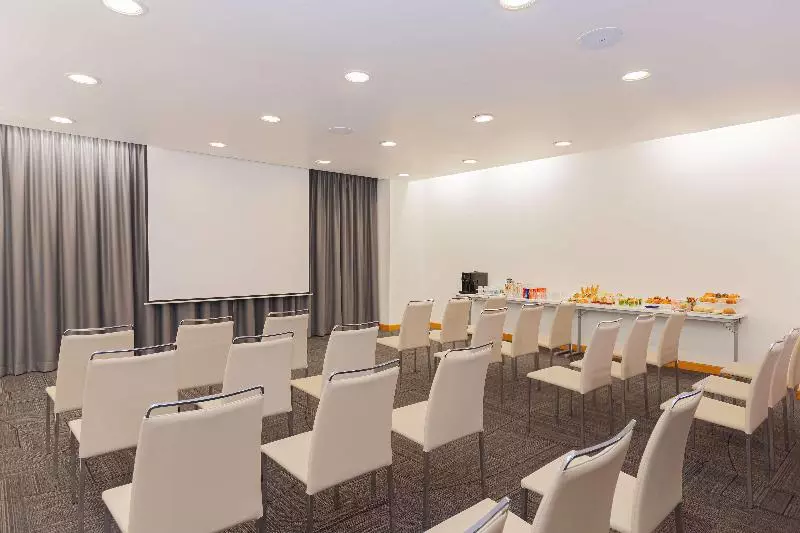 Отель NH Queretaro