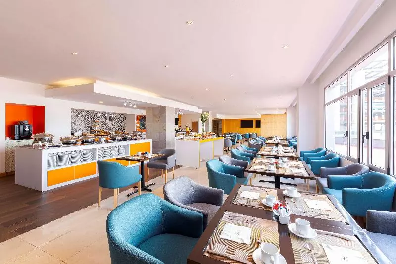 Отель NH Queretaro