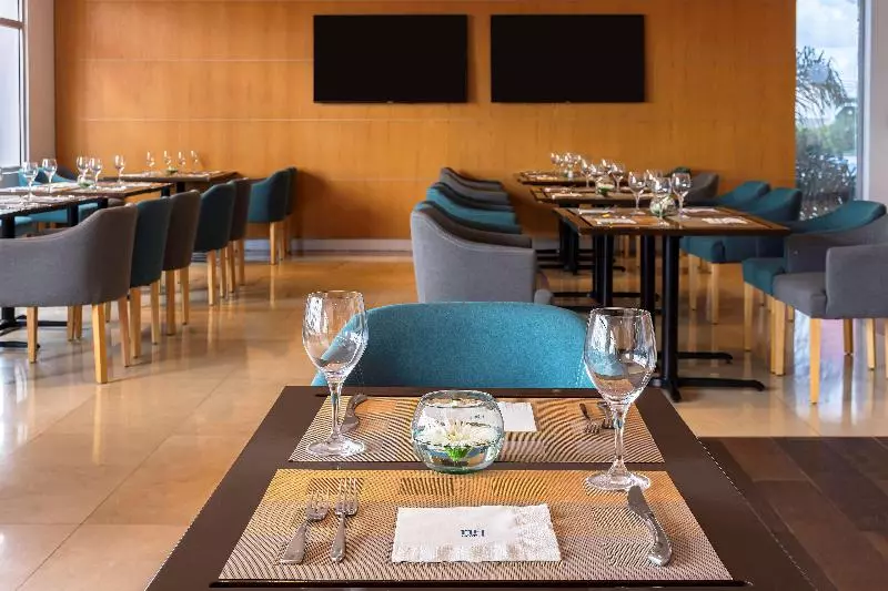 Отель NH Queretaro