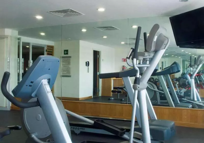 Отель NH Queretaro